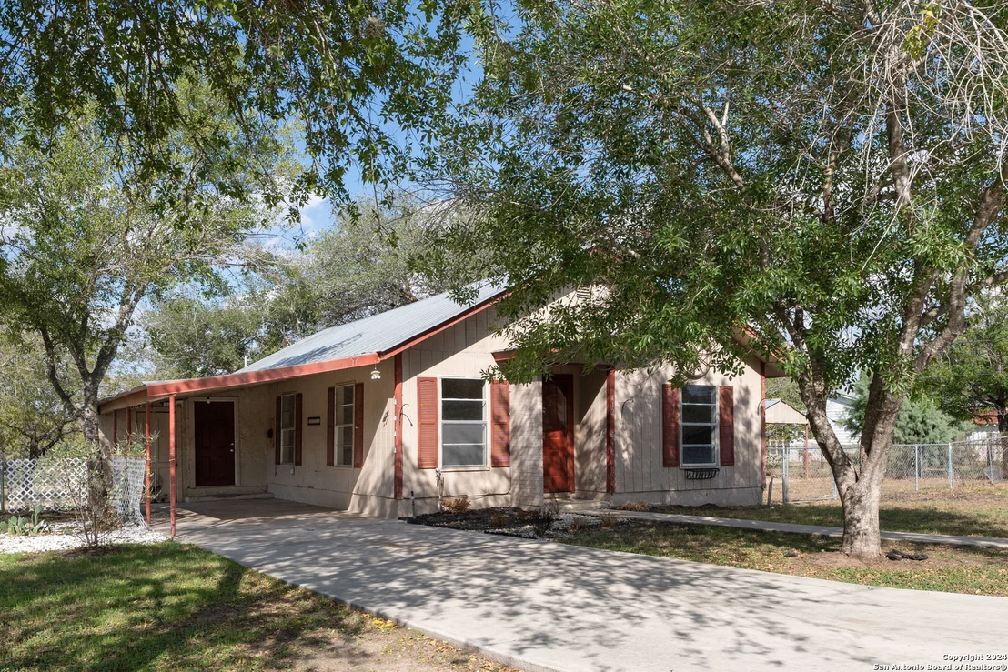 Photo of 412 W COKER AVE