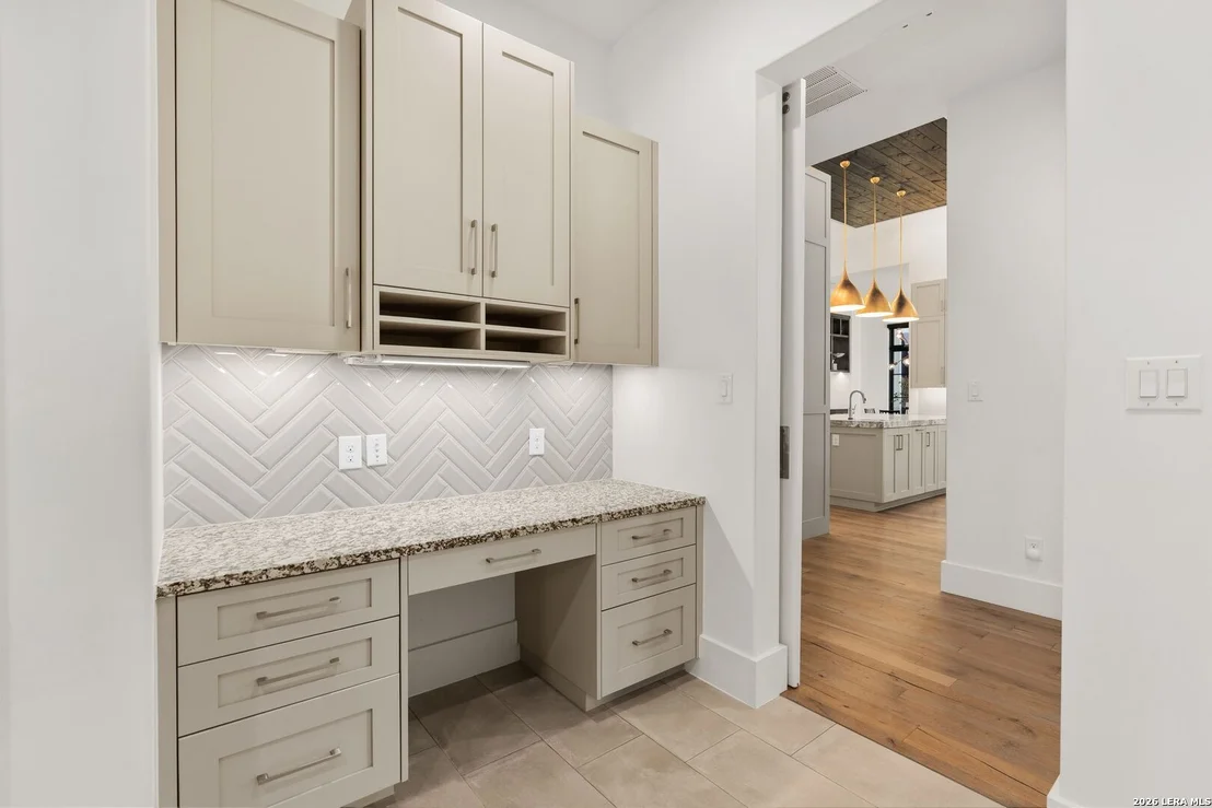 Photo of 121 Greystone Pt