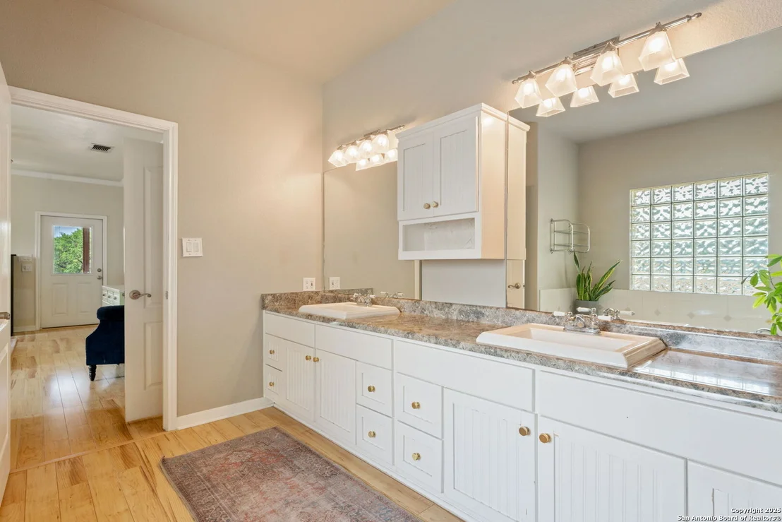Photo of 102 Kendall View Dr