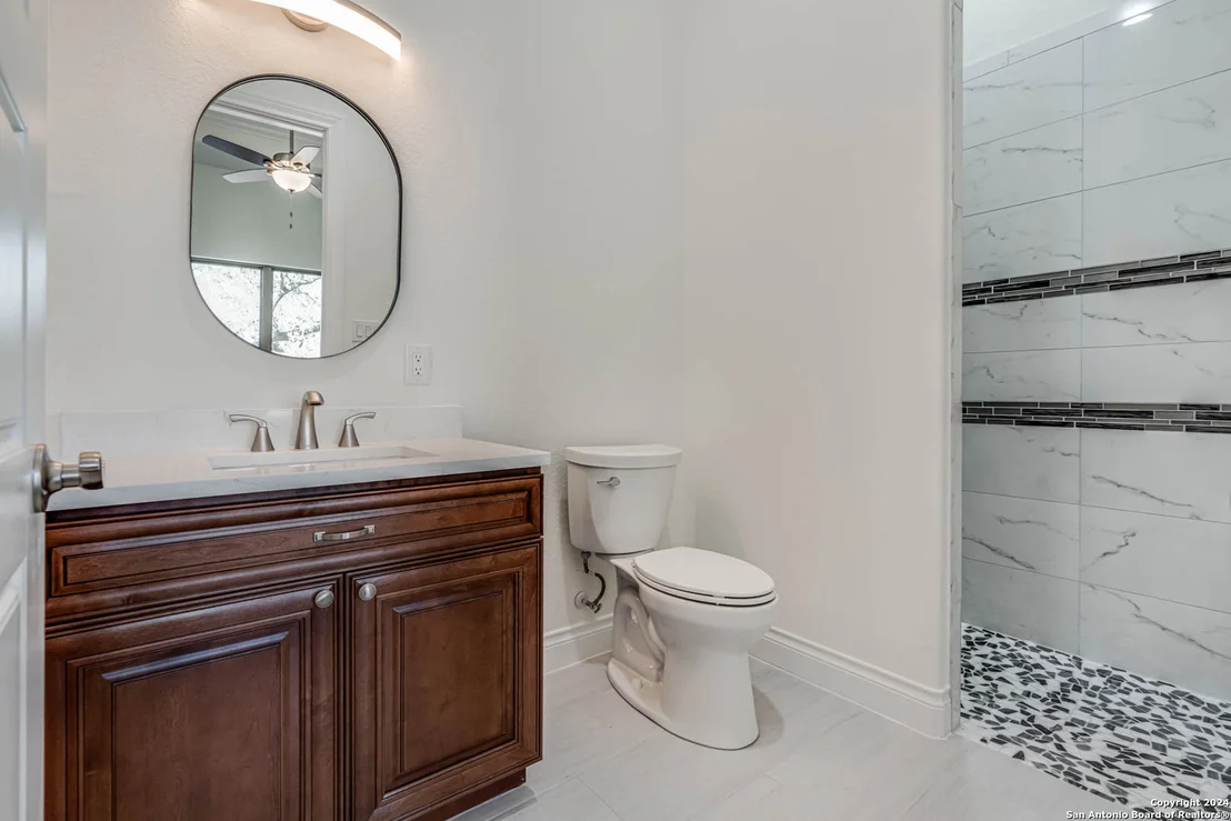 Photo of 921 ESCADA