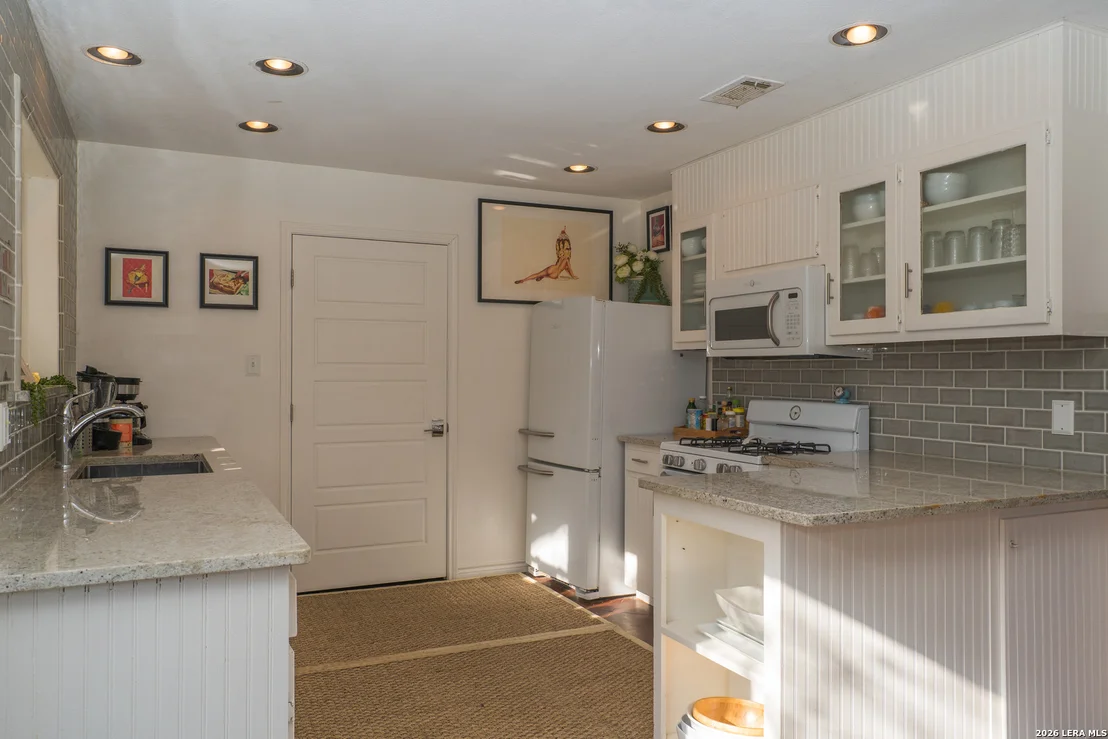 Photo of 810 Oakwood