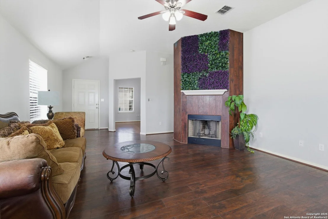 Photo of 8242 Pioneer Oak