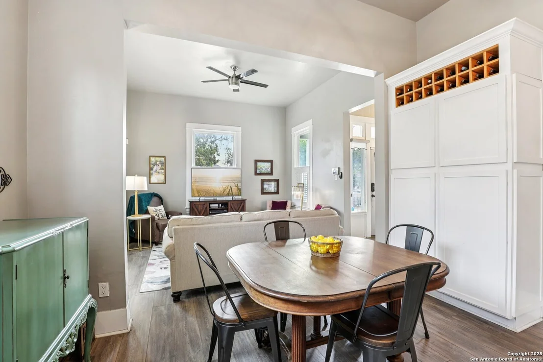 Photo of 721 Saint James