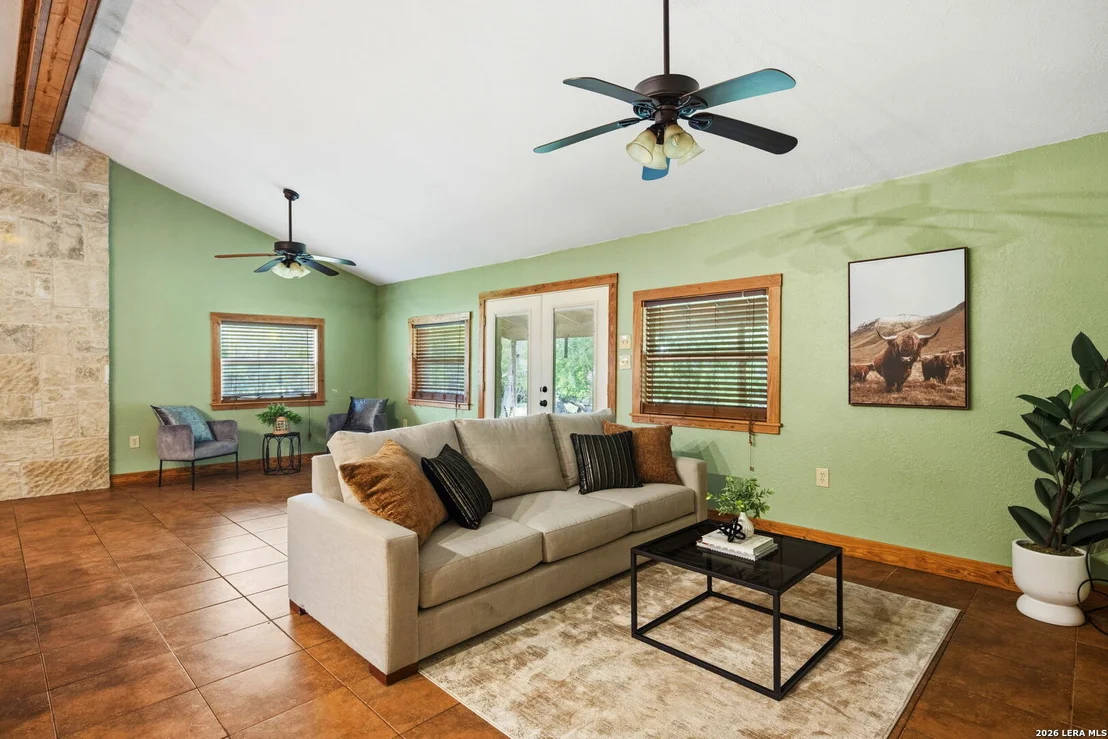 Photo of 340 Rio Oak