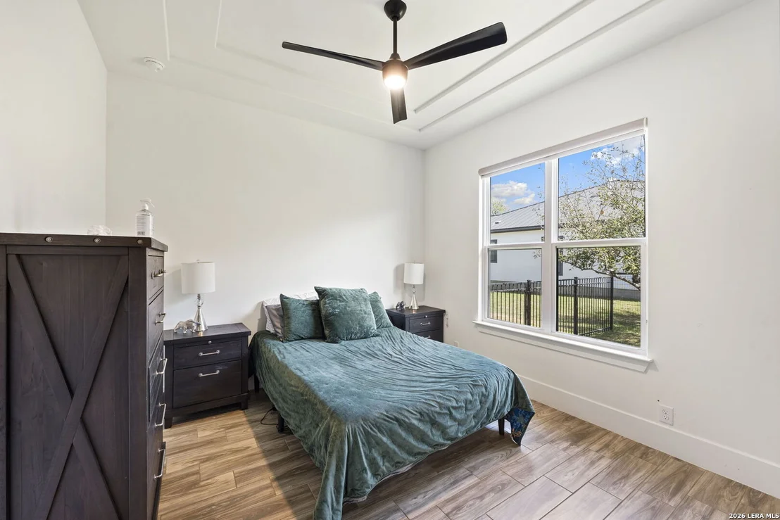 Photo of 979 Belle Oaks