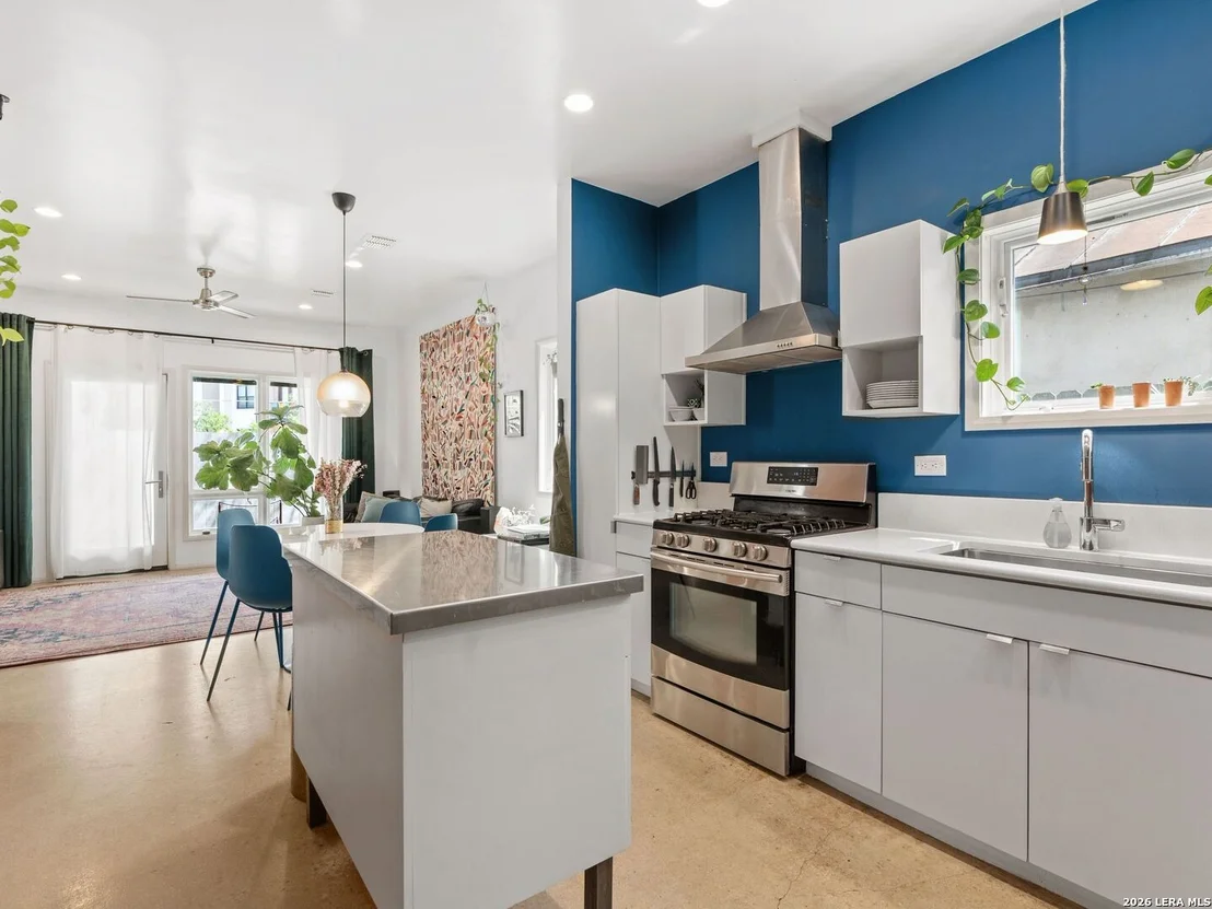 Photo of 325 LAVACA ST