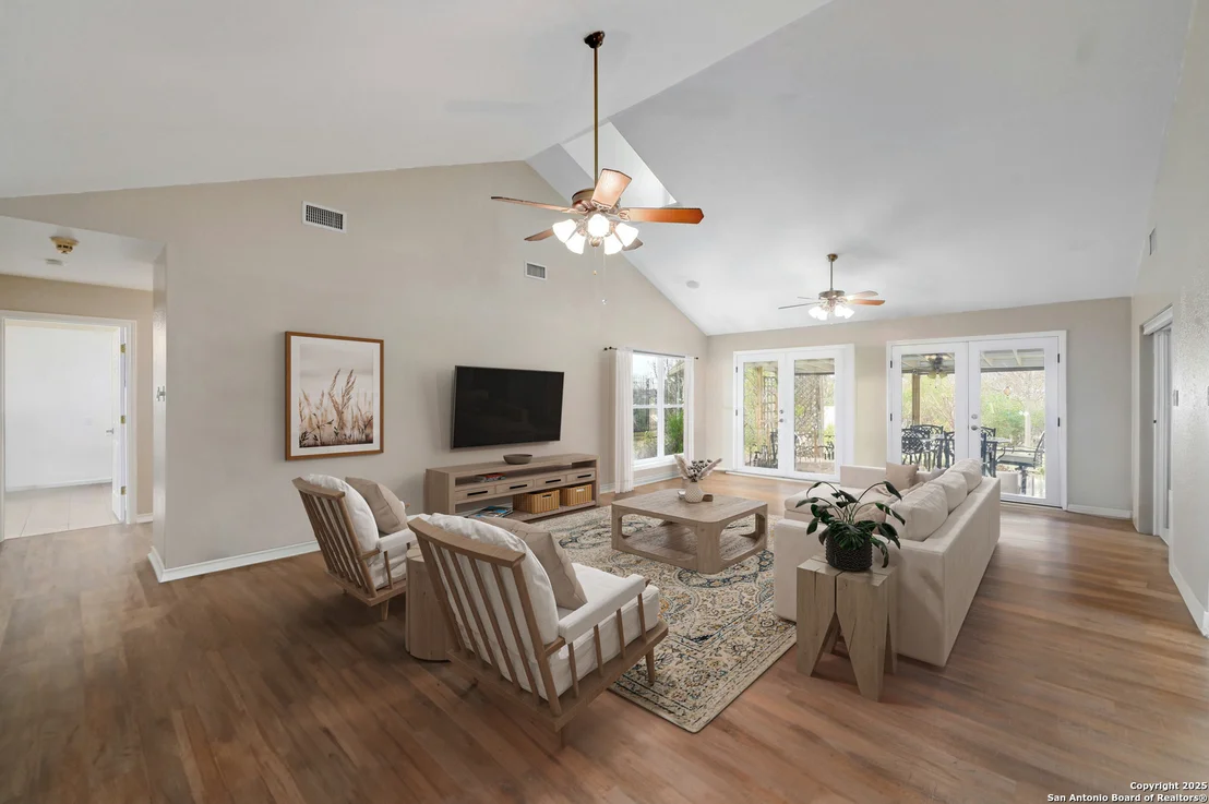 Photo of 315 Greenleaf Dr