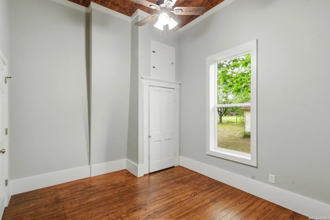 Photo of 309 E Houston Street