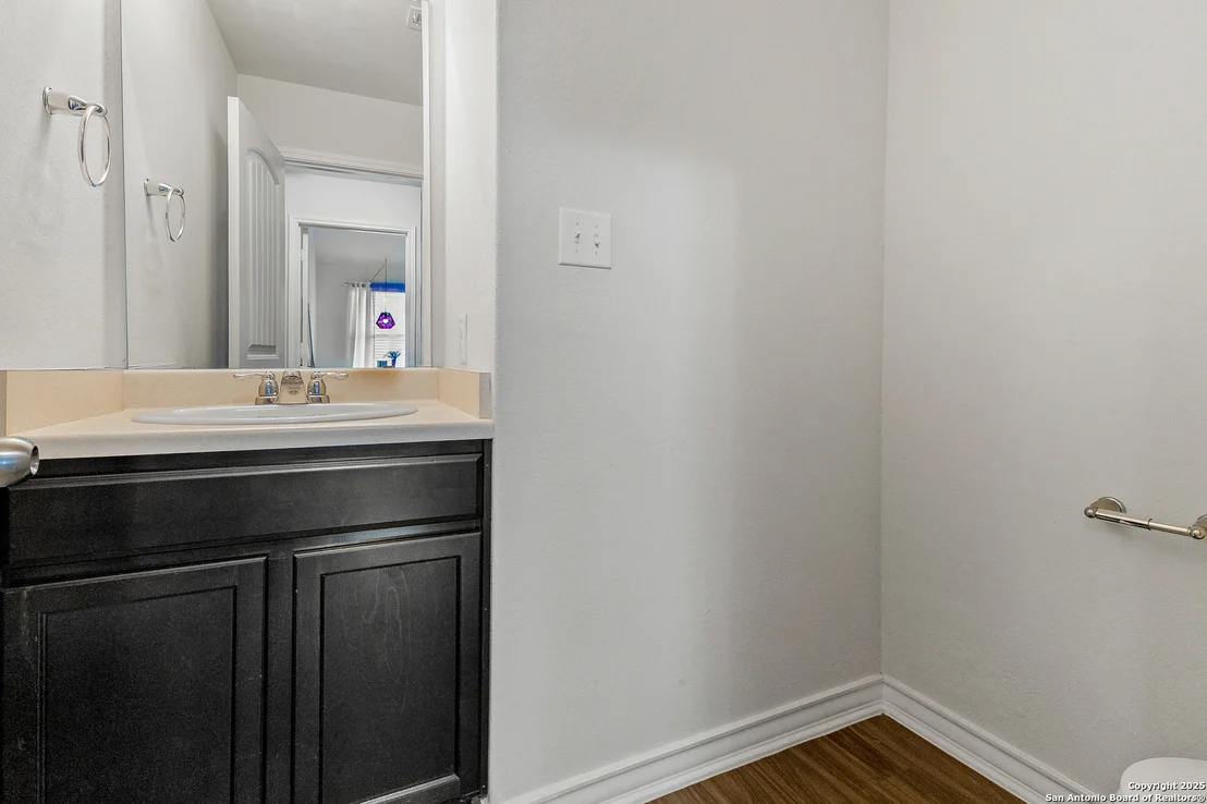 Photo of 7407 Equinox