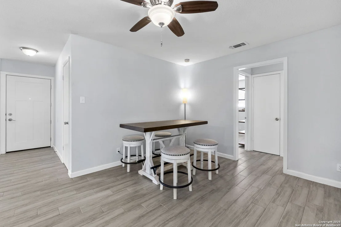 Photo of 6818 Forest Meadow