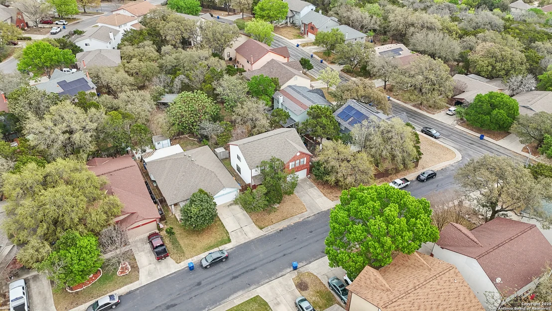 Photo of 7611 Wood Bluff