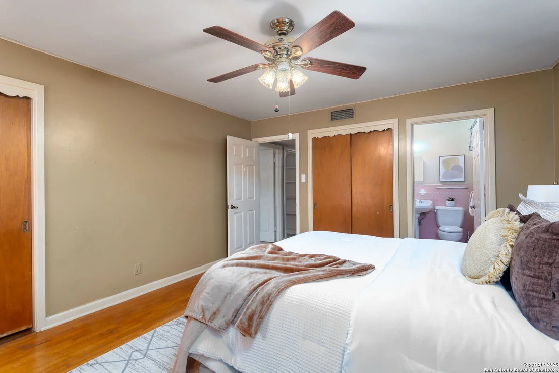 Photo of 104 ROLLING GREEN DR