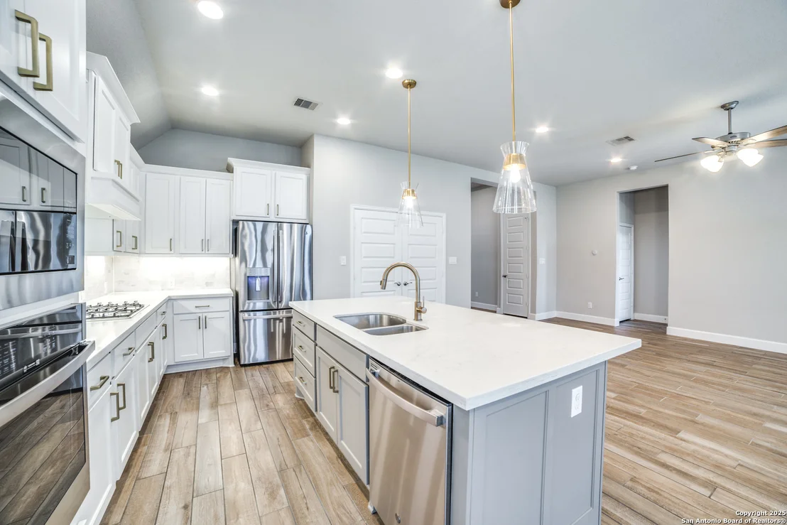 Photo of 2131 Thayer Cove