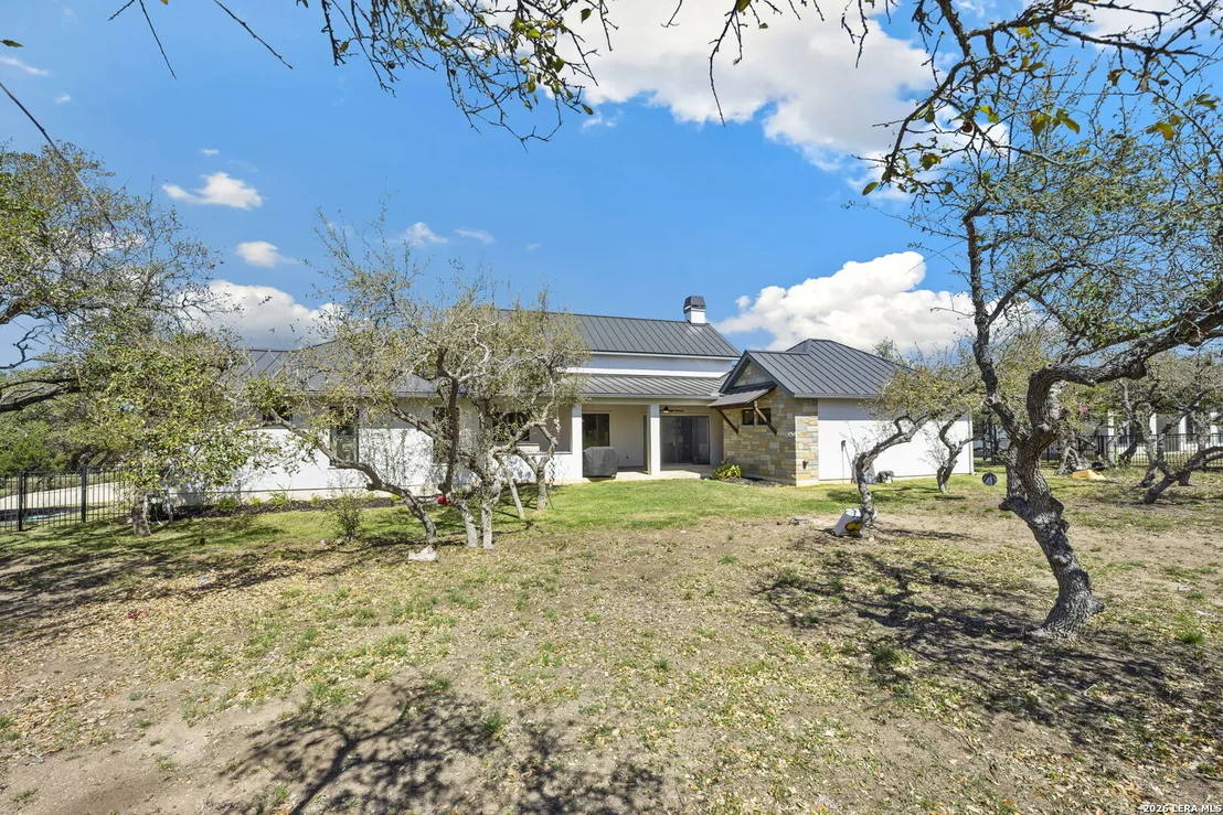Photo of 979 Belle Oaks