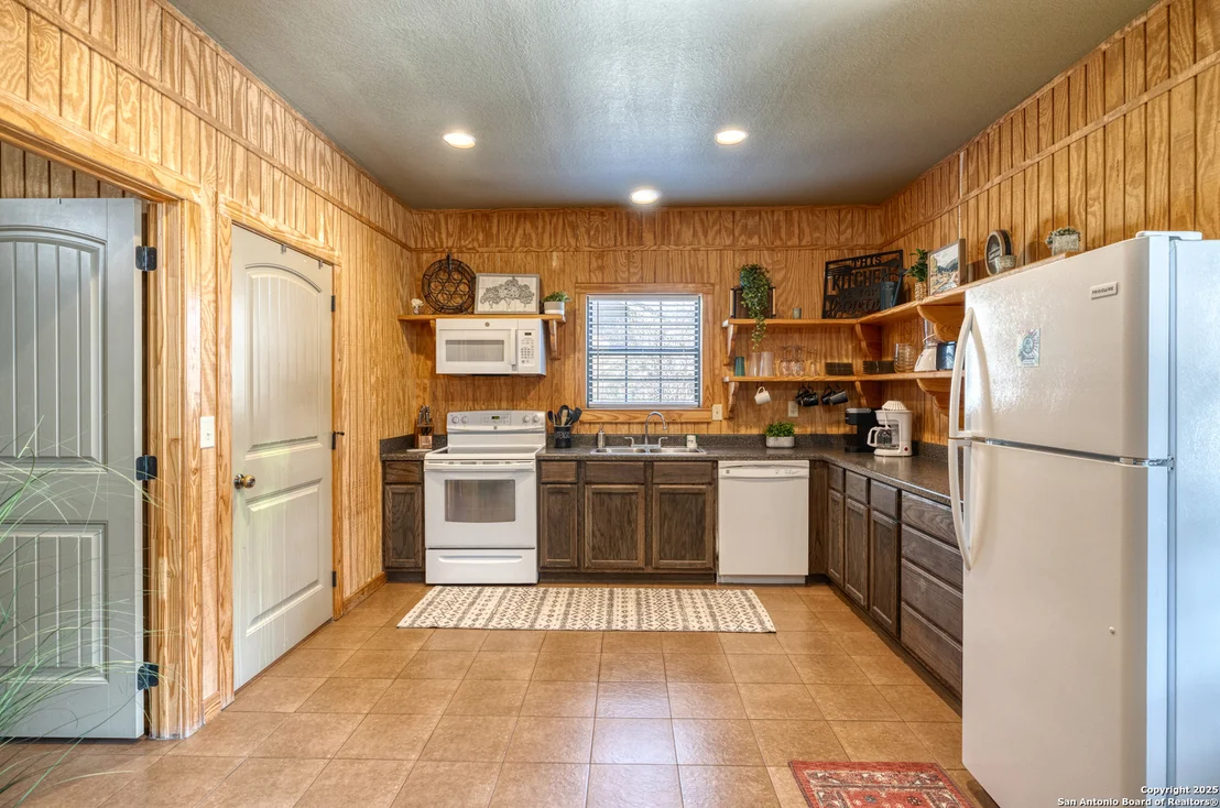 Photo of 1546 CR 348 (RIVER RD)