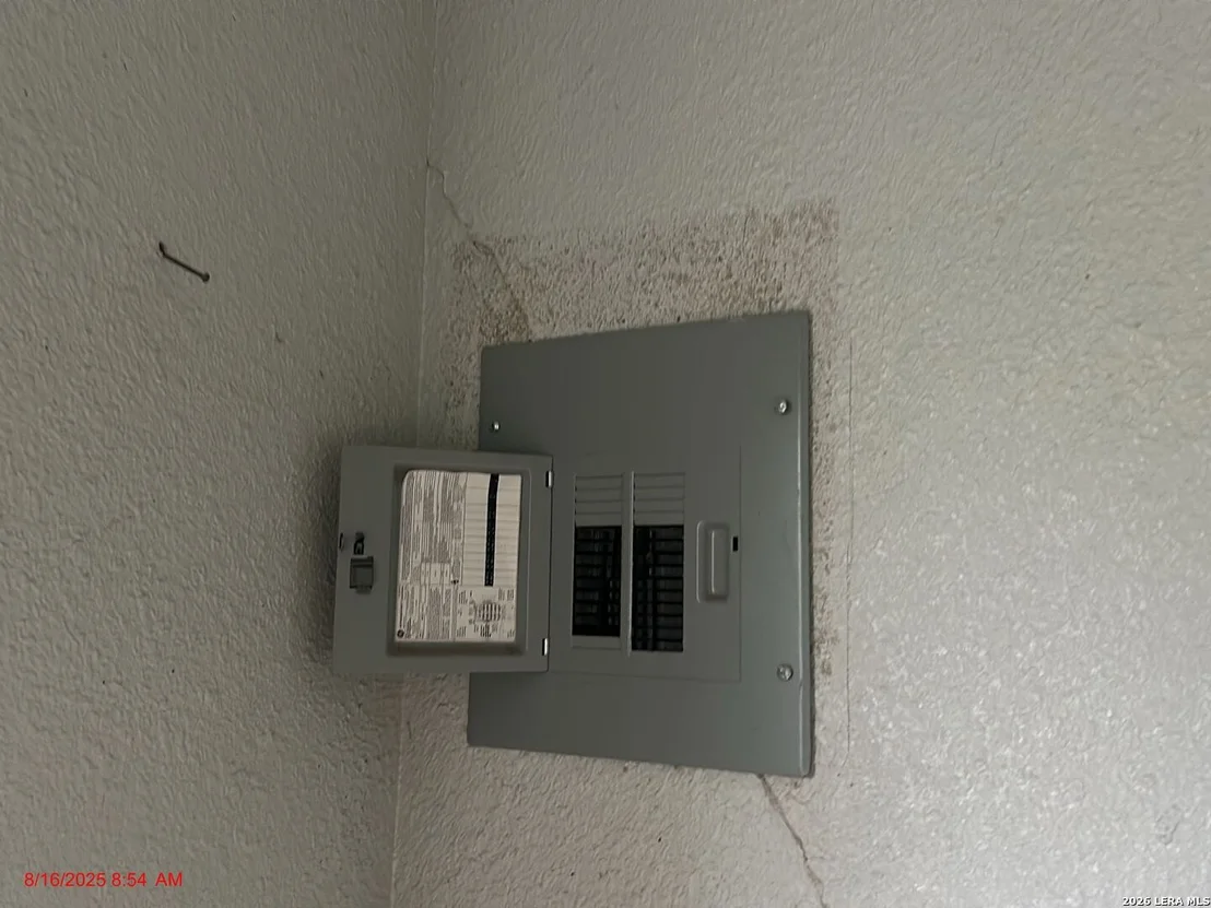 Photo of 809 Leal