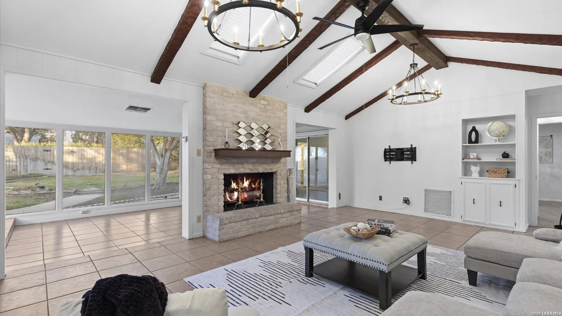 Photo of 425 Crestwind