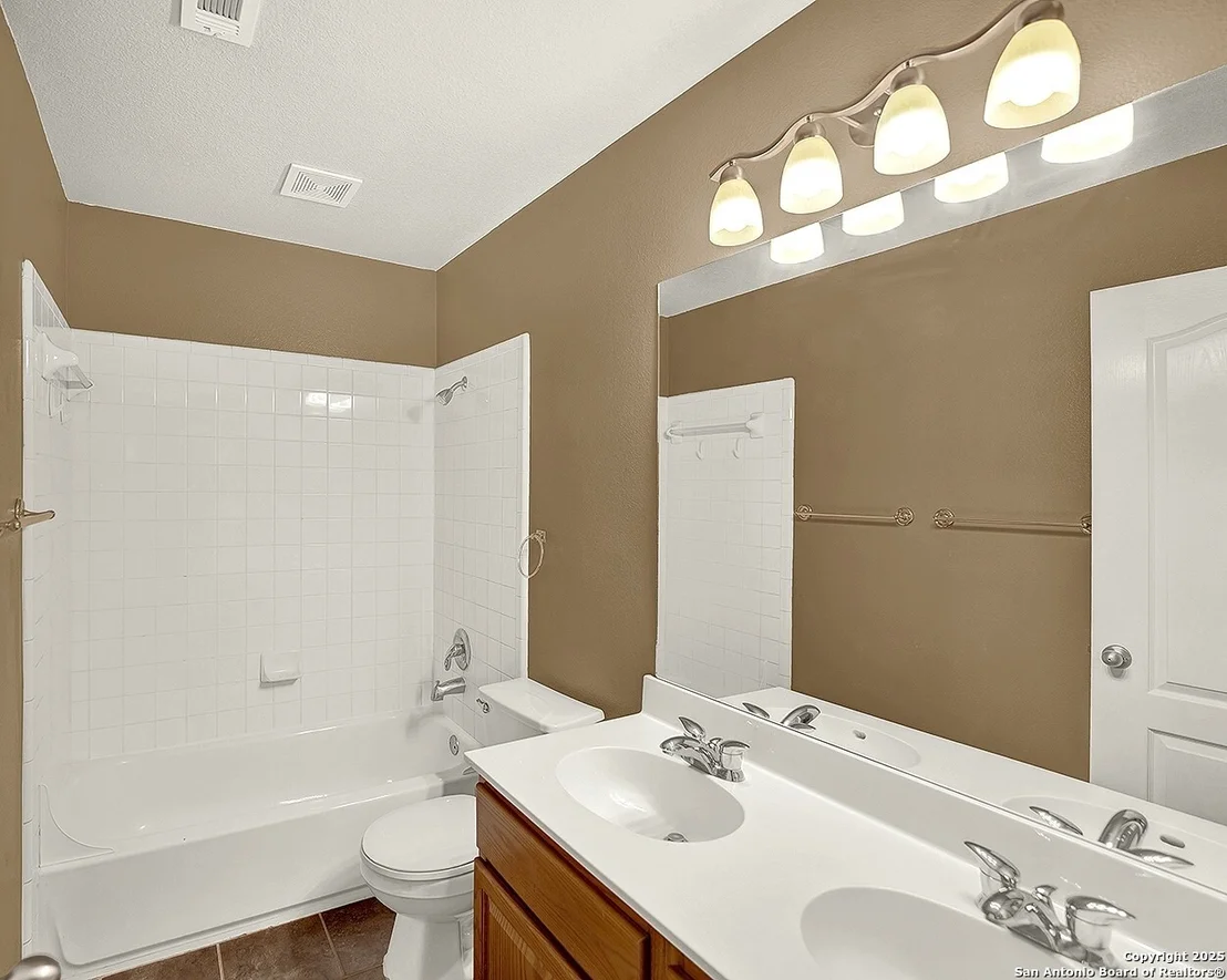 Photo of 213 SPICE OAK LN