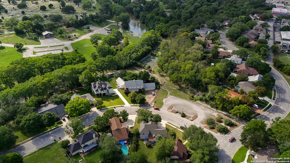 Photo of 640 Riverside