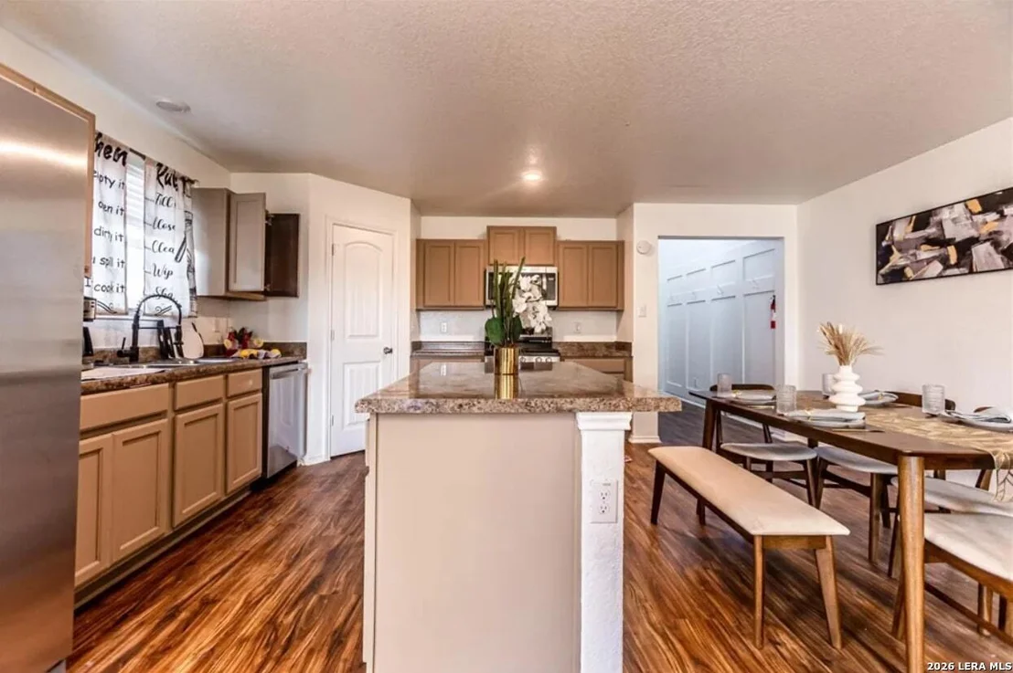 Photo of 3240 Mission Riv