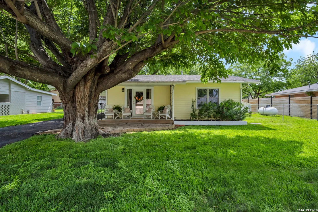 Photo of 301 Riverside Drive