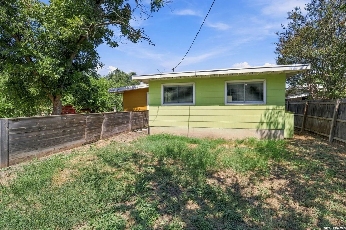 Photo of 458 Sharon Dr