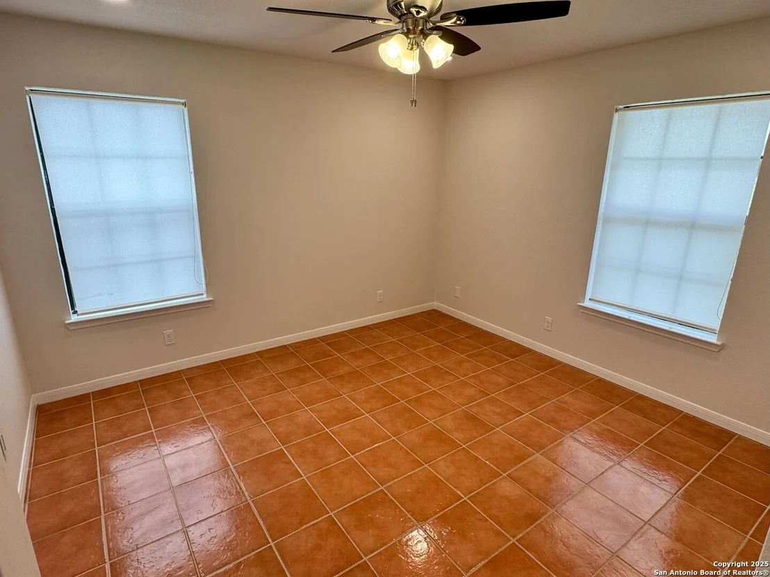 Photo of 136 Lakeview Trace