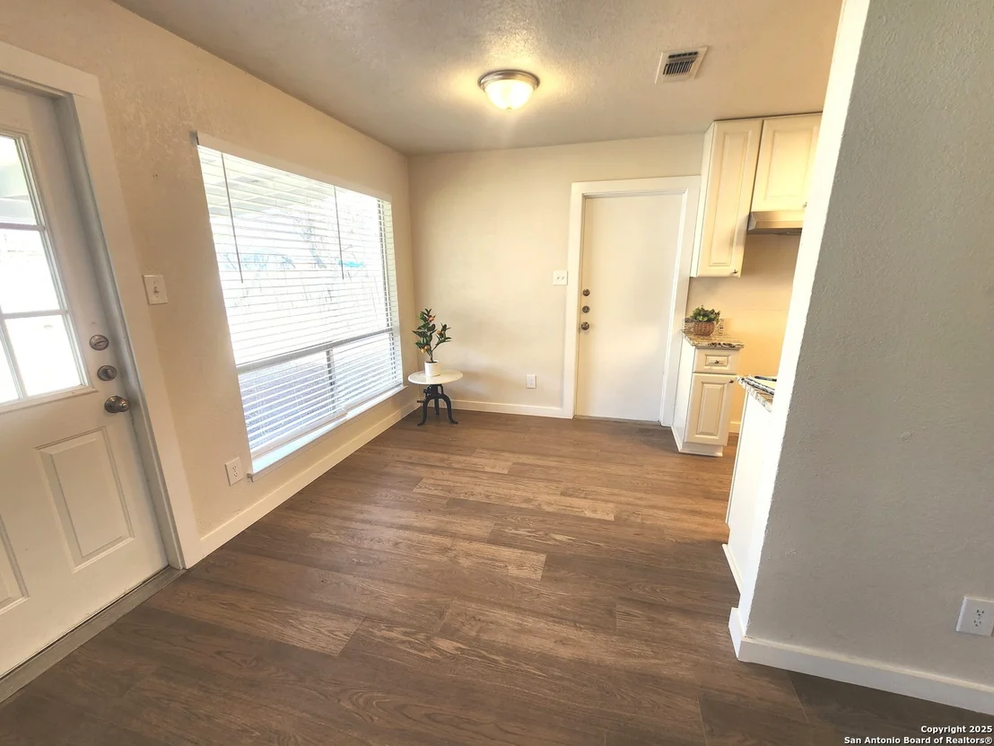 Photo of 5955 Cliff Valley