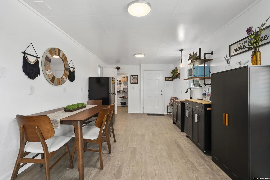Photo of 669 Mary Blvd