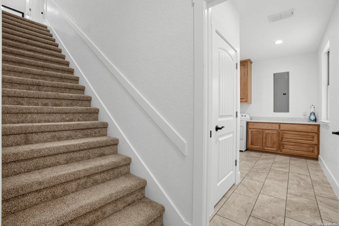 Photo of 105 OAK VIEW DR