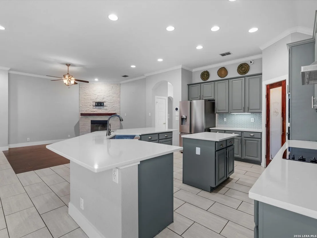 Photo of 121 NORMAN CV