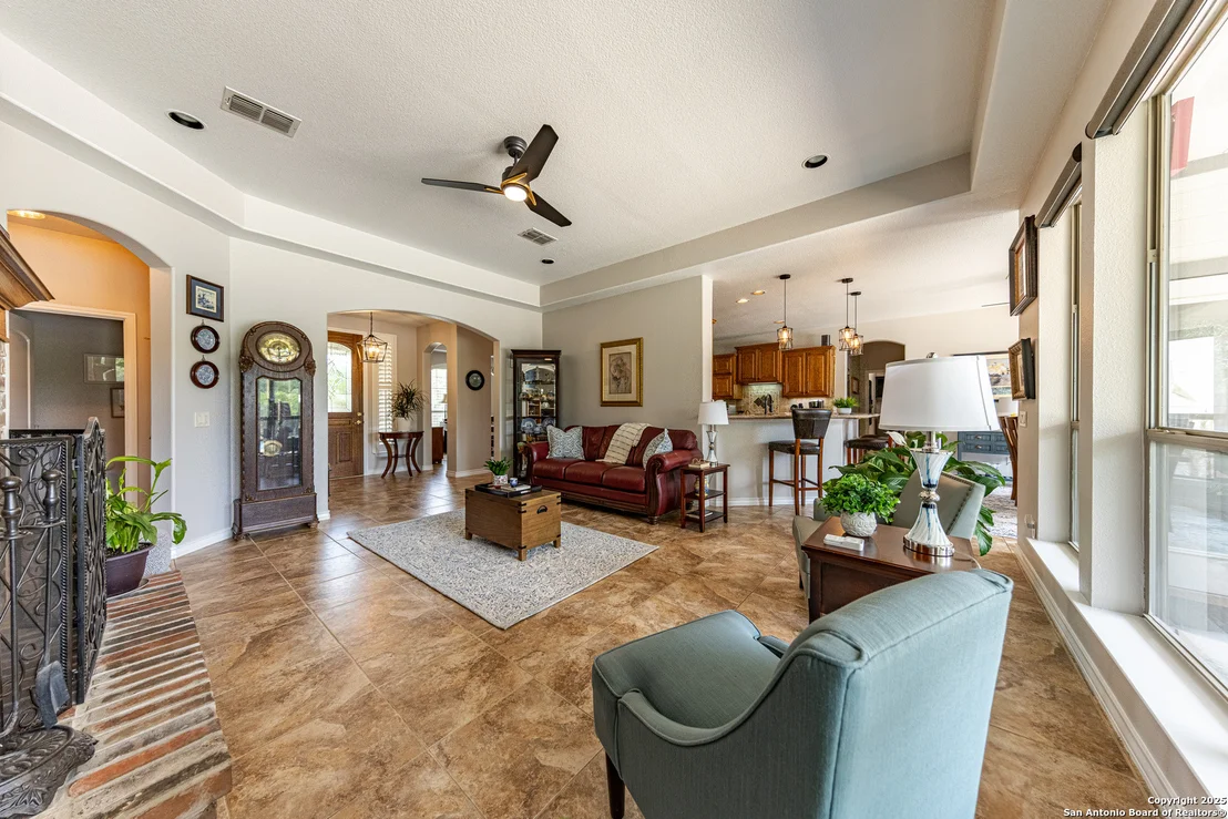 Photo of 2390 FRONTIER