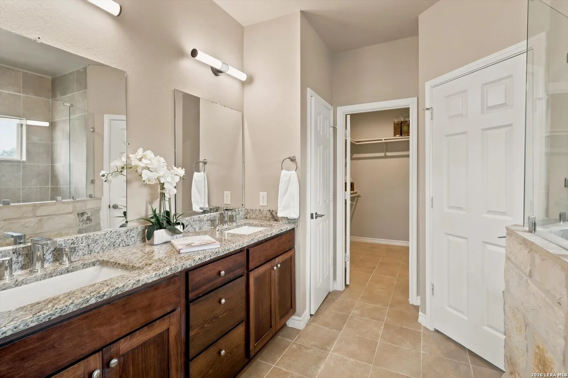 Photo of 200 Lakeview Cir