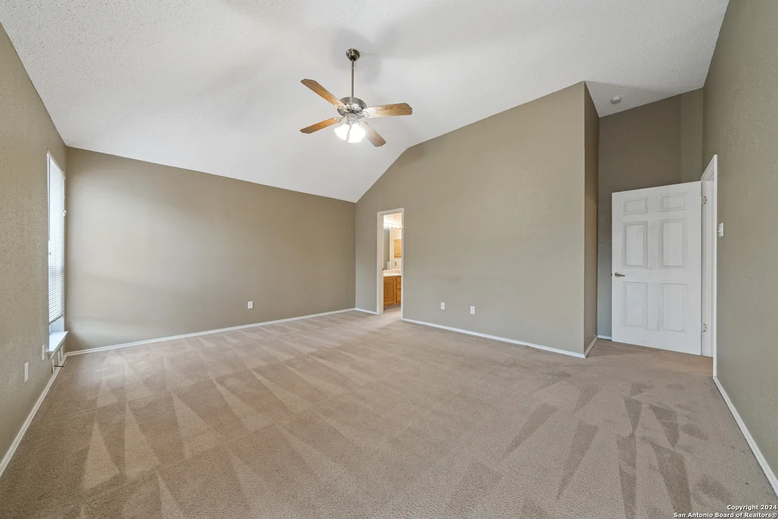 Photo of 940 Hedgestone