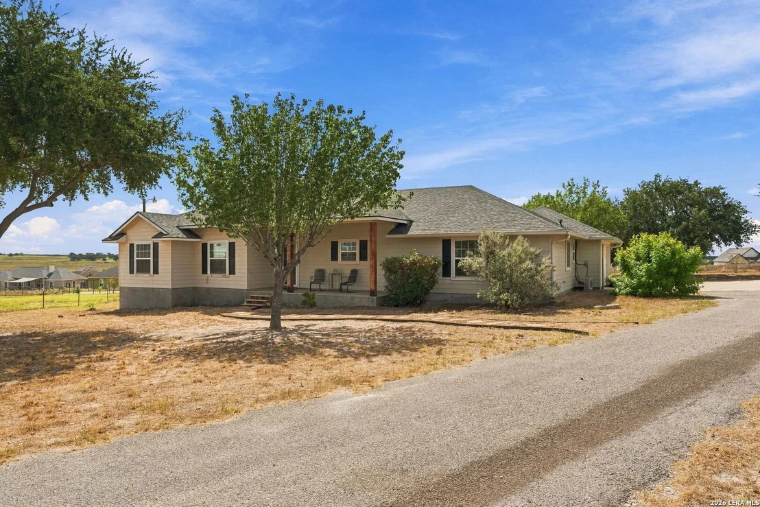 Photo of 418 Clover Ln