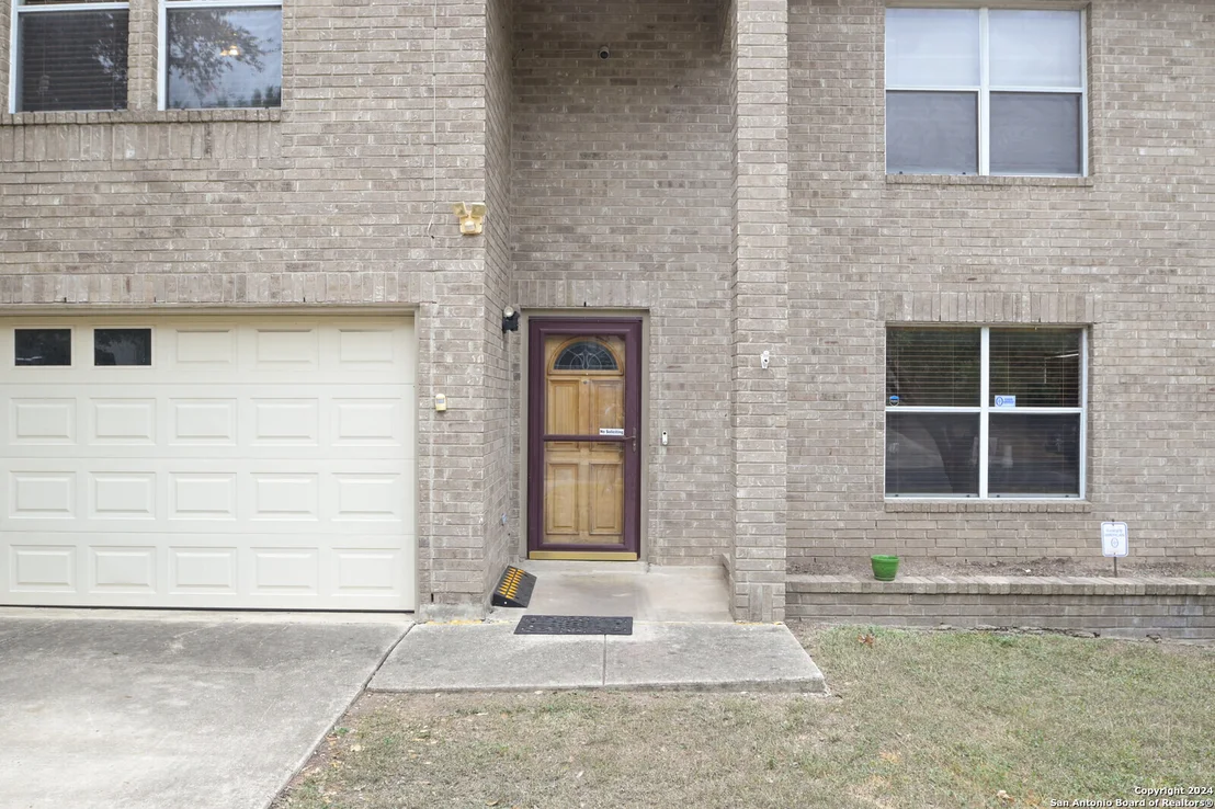 Photo of 7724 Wood Bluff