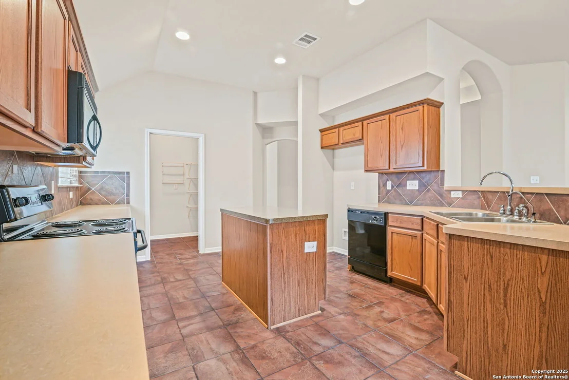 Photo of 9810 Selbourne