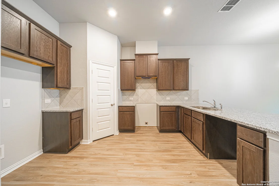Photo of 5511 Devils Gate