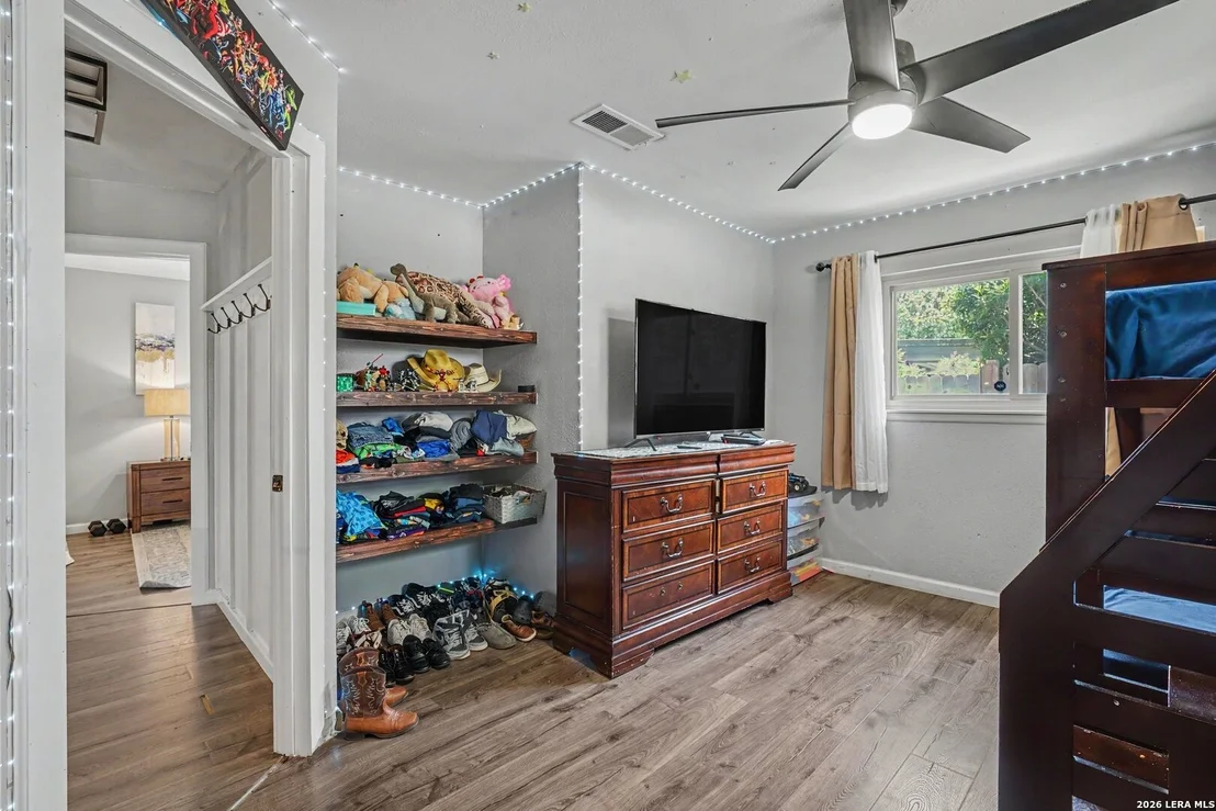 Photo of 3210 Kirby Dr