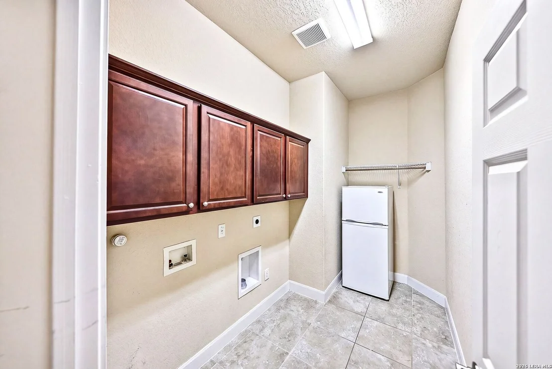 Photo of 11812 Field Bend