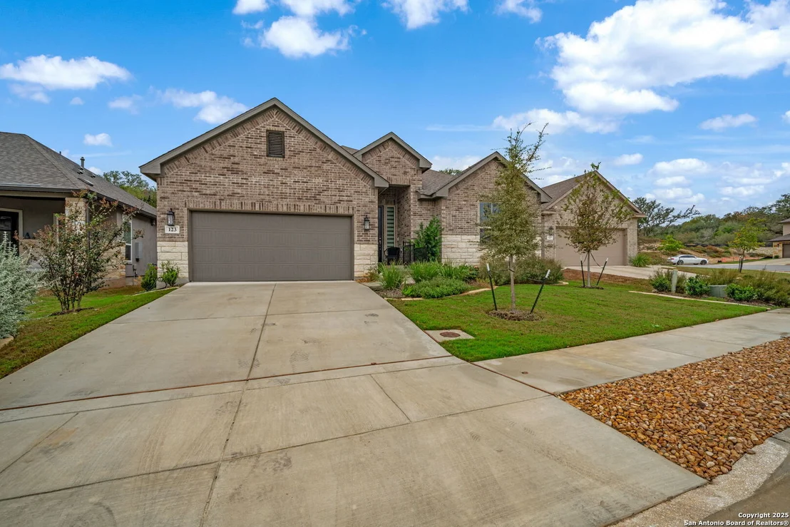 Photo of 123 Low Meadow