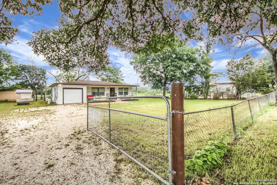 Photo of 1382 RIVER RD