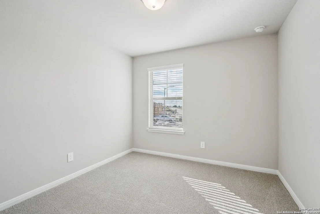 Photo of 10295 King Robert