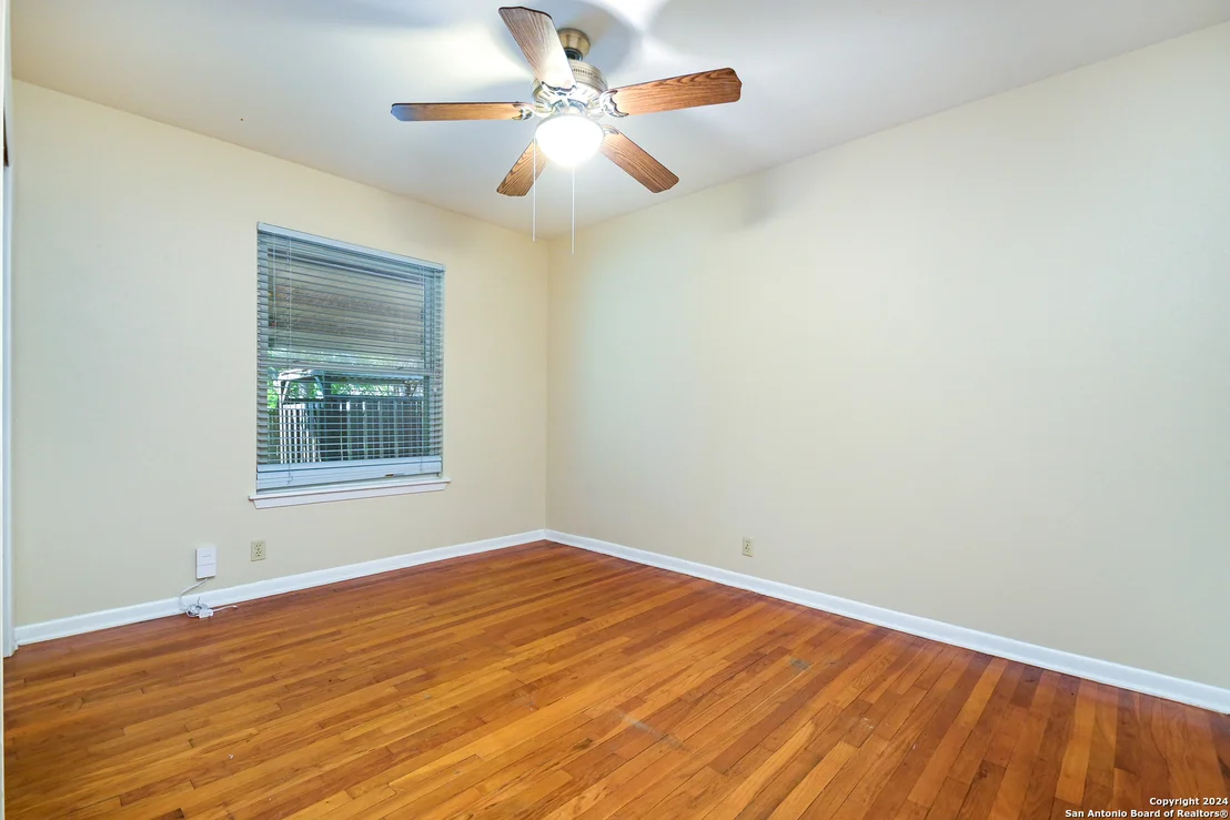 Photo of 1502 VIEWRIDGE DR