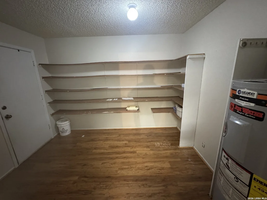Photo of 7702 Chatsworth