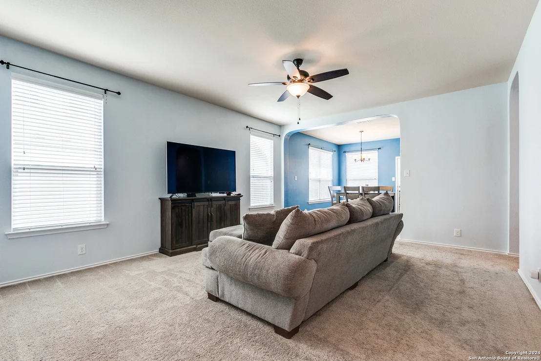 Photo of 247 TUFTED CRST