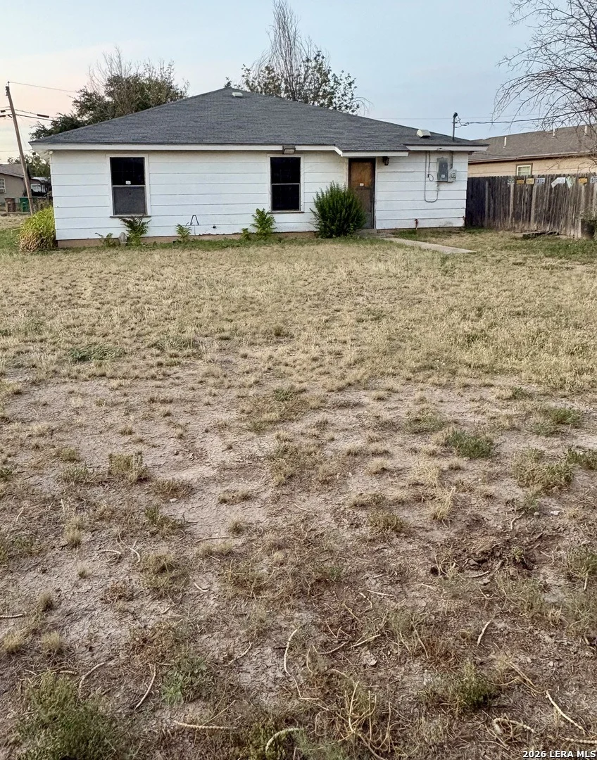 Photo of 413 W AVENUE X