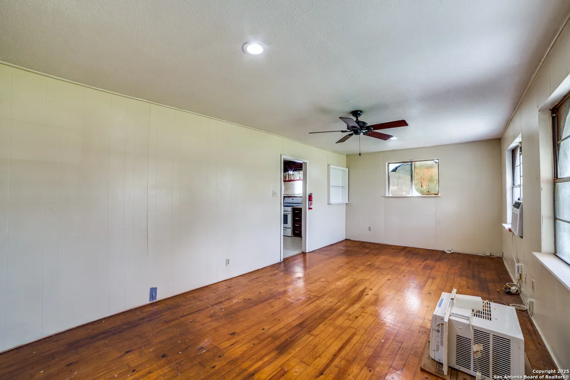Photo of 606 W BAETZ BLVD