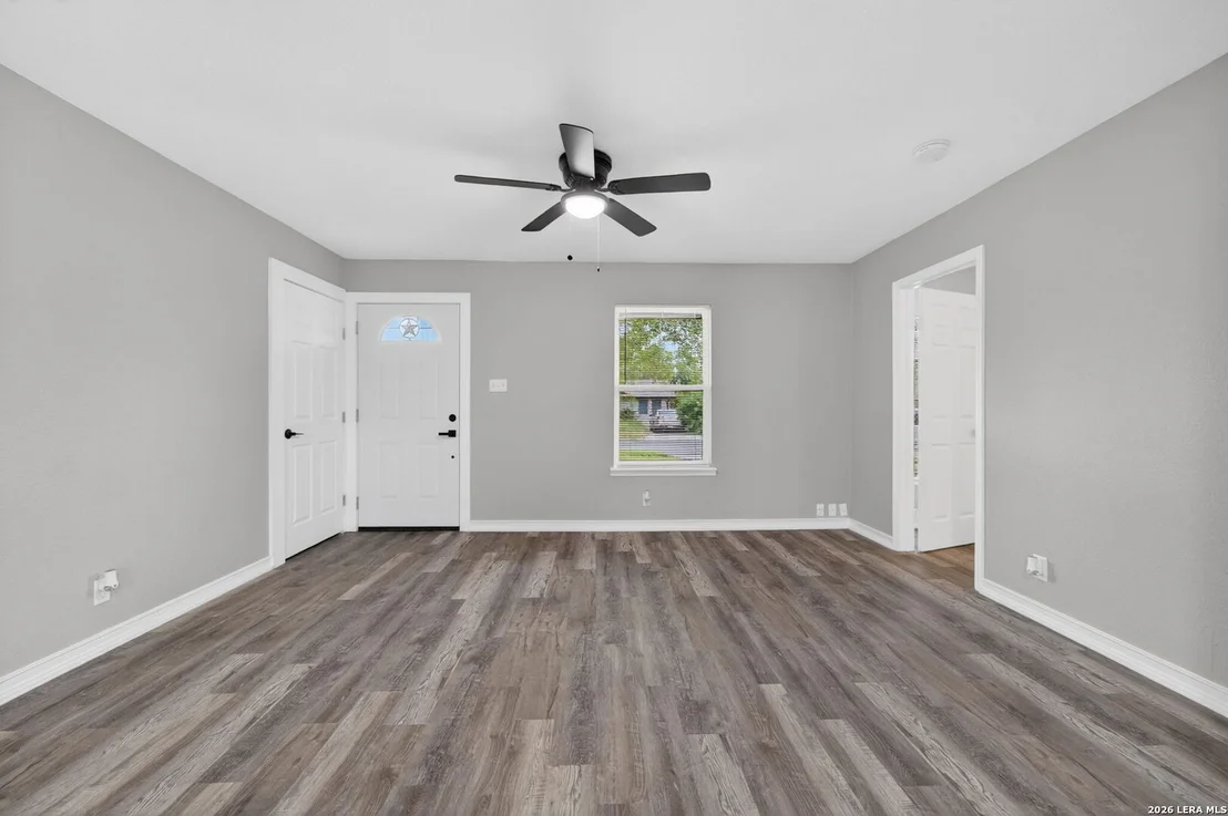 Photo of 5871 Castle Lk