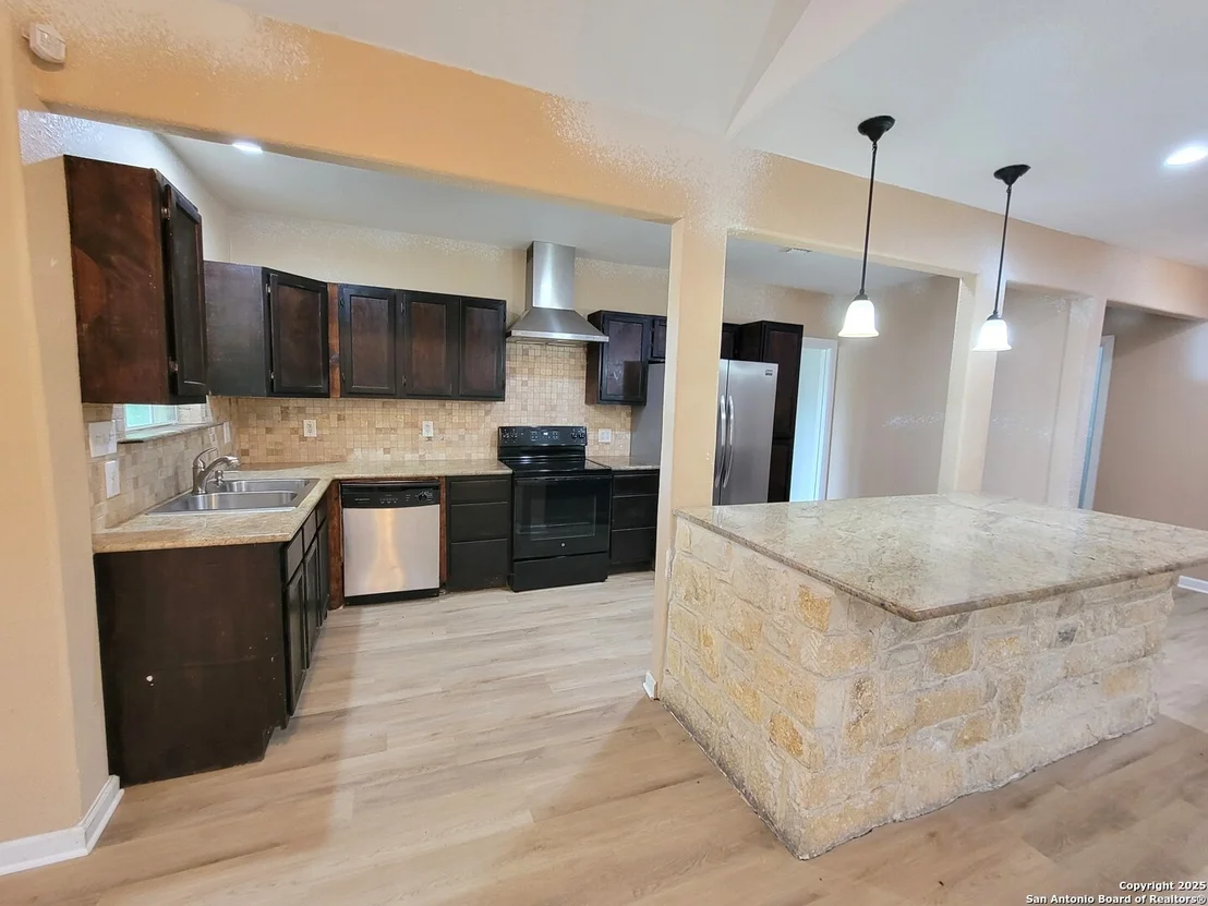 Photo of 9235 Lasswell